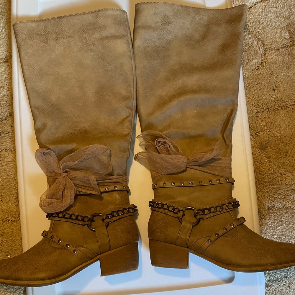 Womens heeled tan boots 11w